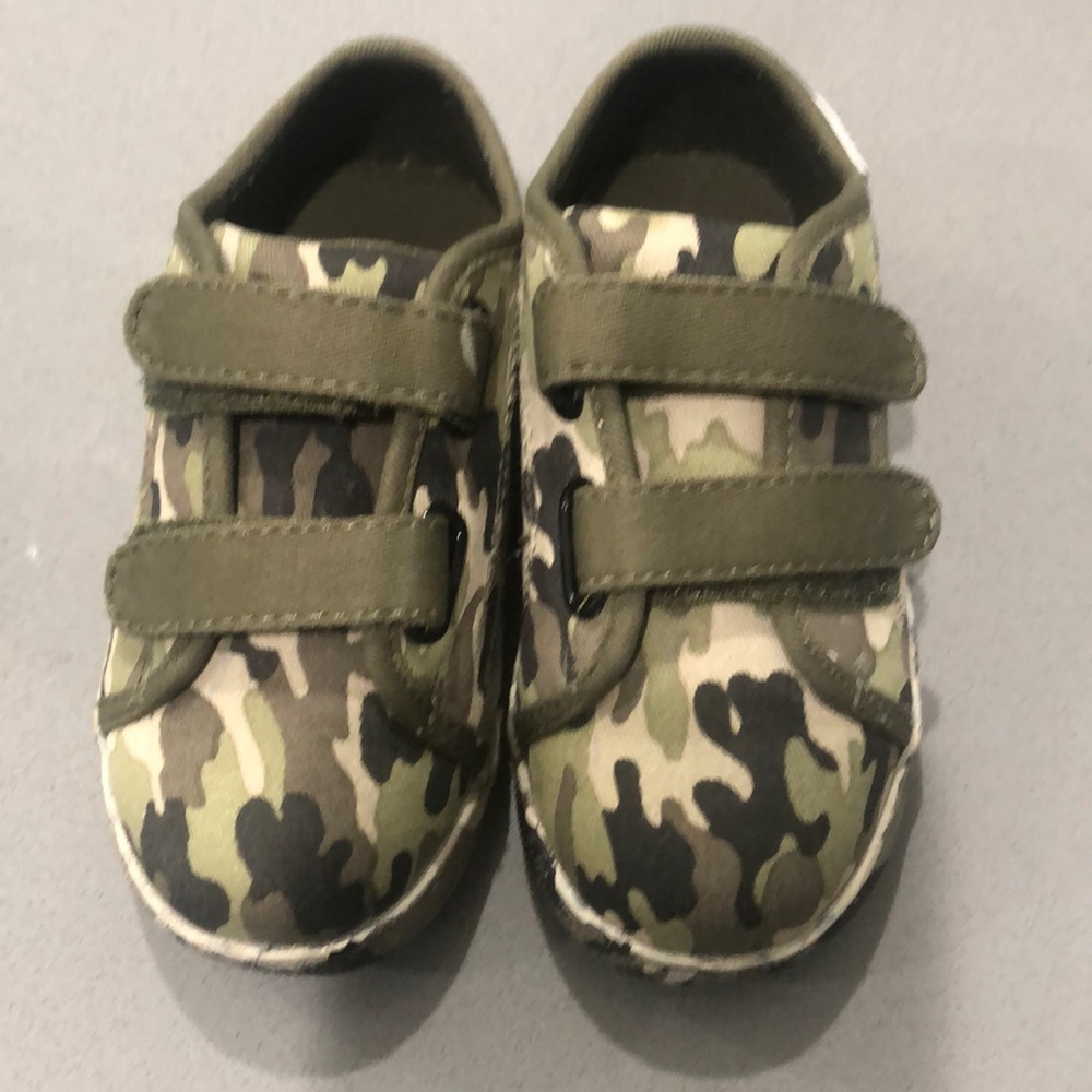 Dezzys camouflage sneakers